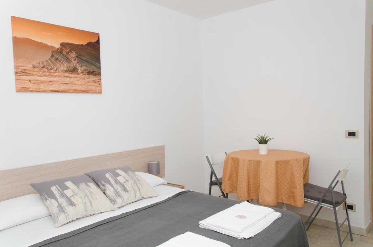 Guest House Del Lido Porto Empedocle Ngoại thất bức ảnh